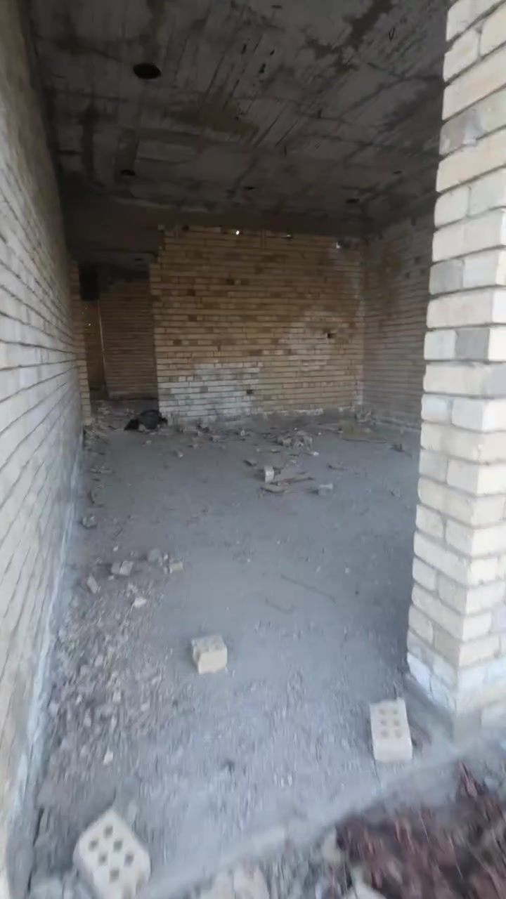 سلام عليكم هيكل للبيع المساحه 210م الوجهه 10والنزال 21م الدوره هورجب قرب مجمع أرض المدينة لاستفسار ***********
