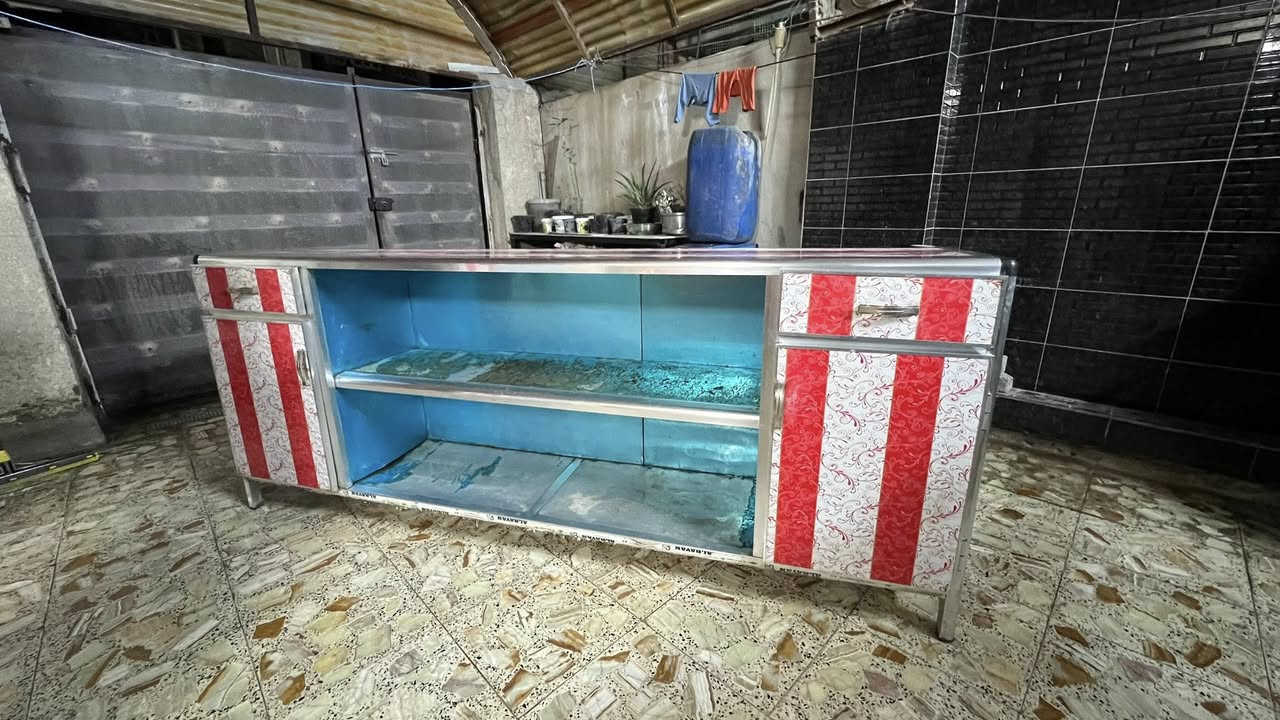 للبيع جام خانه ألمنيوم مترونص رتفاع مترين 10 وميز طول ثنين ونص وعارضه تركي مكاني بغداد حي النصر ***********
