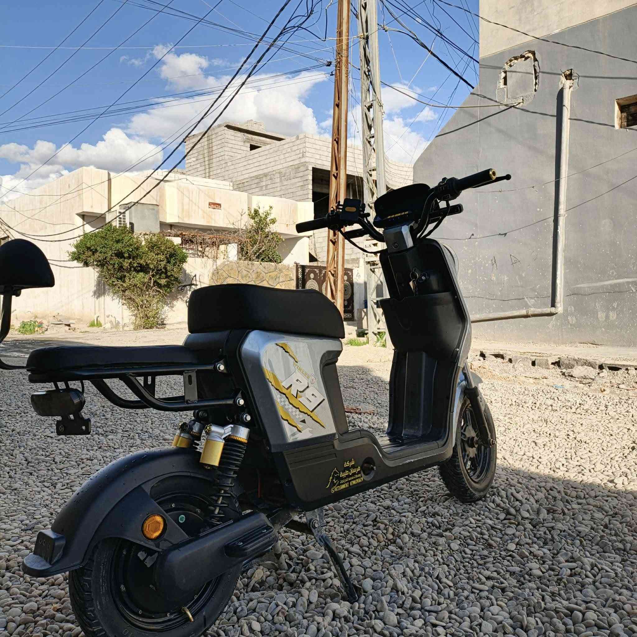 دراجه R9 winly 2026 باتريات جديد قبل 3 اشهر مشتريها بيها خلل وحيد الشاشه واكفه داخل الها رطوبه 
تبديلها يكلف 25 الف عاملت عليها والدراجه فول مواصفات 
السعر: 450 بيها مجال قليل 
تواصل: ***********
