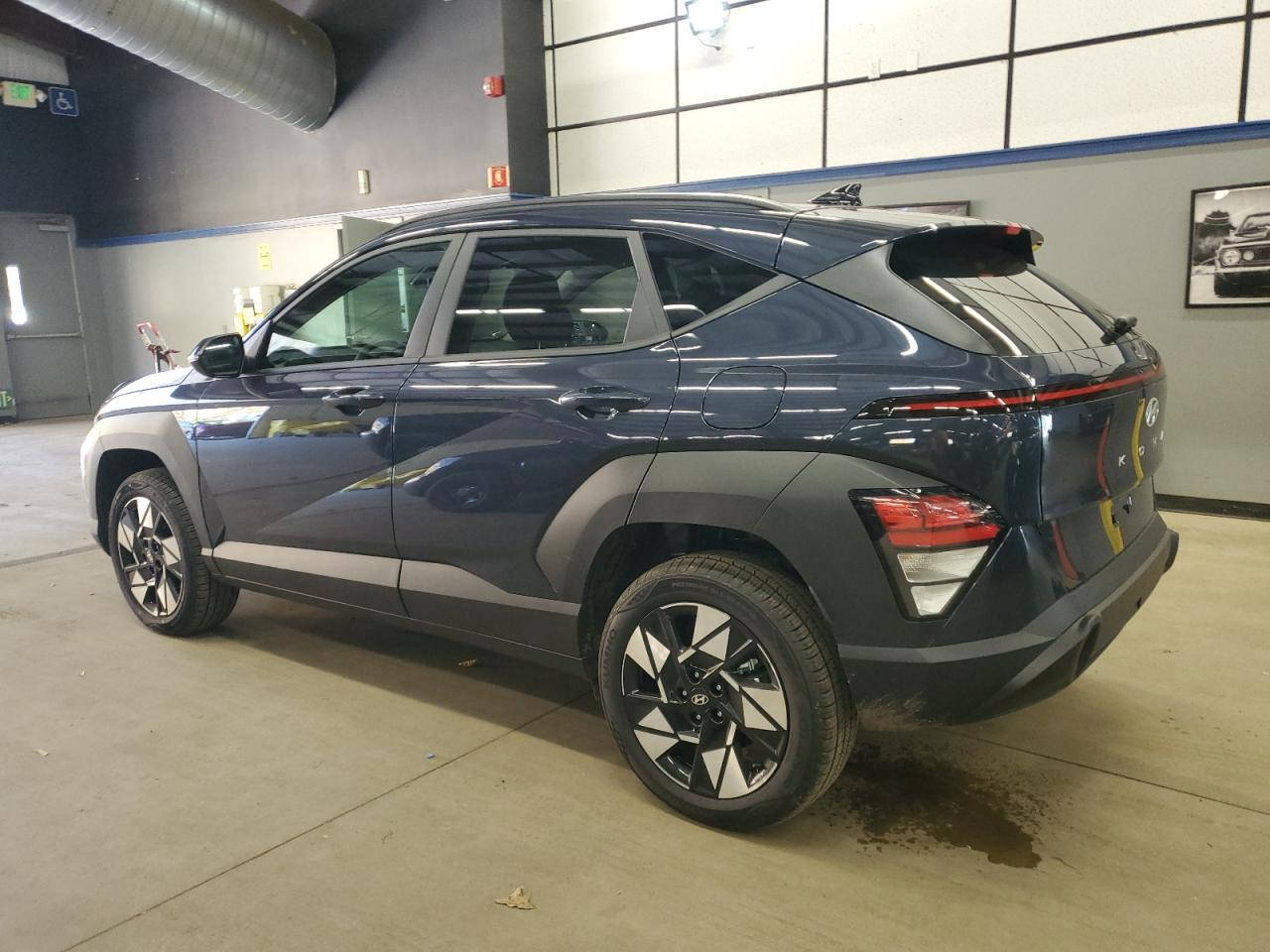 #اعلان_مزاد 
نوع السيارة : 2025 HYUNDAI KONA SEL
حجم المحرك : 4 سلندر 2.0
تاريخ المزايدة: الخميس 2026/ 1 /8 
وقت مزاد السياره :السادسة مساءا 
مدة وصول السيارة : من 55 الى 70 يوم 
سعر السيارة : حسب تاريخ المزايدة المذكور أعلاه
الضرر والمواصفات : حسب الصور المرفقة
يمكن ان يتم ادخالها عن طريق كتاب الشهداء* 
نود اعلامكم ان ما ينشر على صفحتنا هو نموذج بسيط من سيارات المزاد
للمزيد من المعلومات يرجى الحضور الساعة السادسة مساءآ الى مقر الشركة الكائن في بغداد-زيونة-شارع الربيعي-مجمع الشراع التجاري 
المبيعات : *********** 
*********** 
رابط كروب على الواتساب: 
https://chat.whatsapp.com/IIc5i1wAskBIlIJ3GtWp2h
