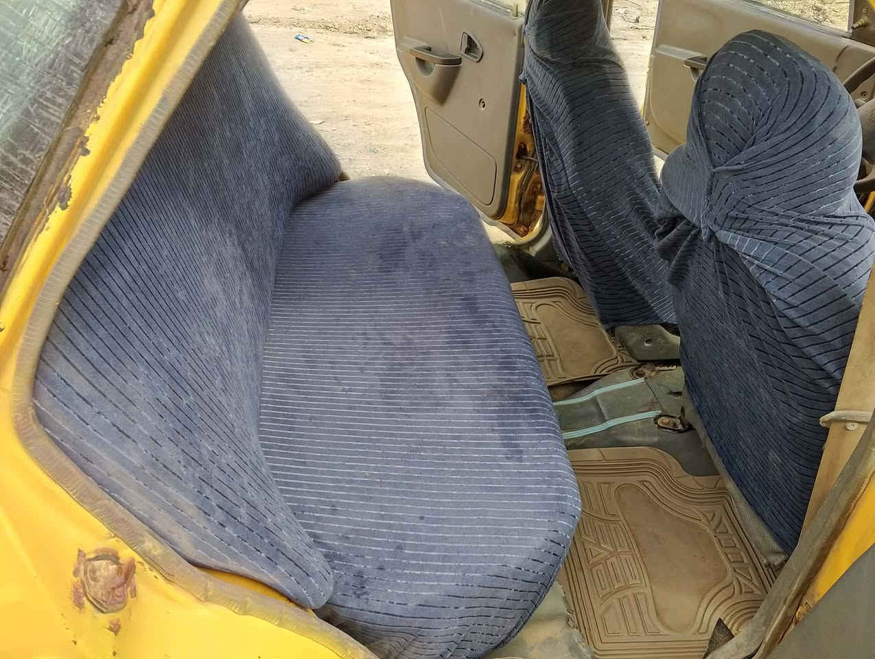 السلام عليكم سايبه موديل 12سياره نضيف مكفوله كير ومحرك رقم بصره الماني سياره جهزه 
مكاني ناصريه قضاء الاصلاح ***********
