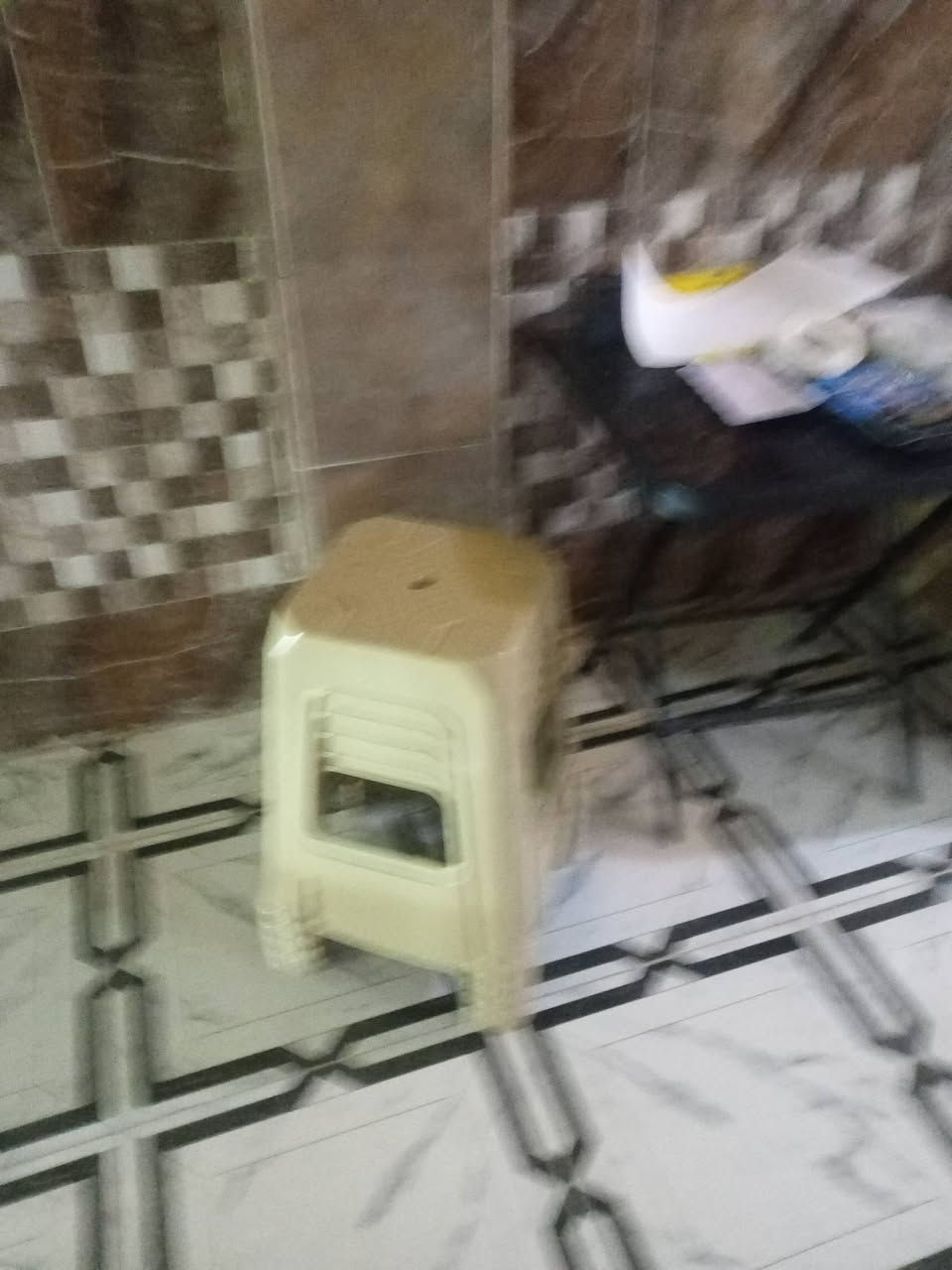 السلام عليكم غراض كوفي كامله جاهزه من كلشي للبيع بسعر مناسب *********** كراسي 42 ميوزه 8 نراكيل طه ام الختم الاصلي عدد،20 نراكيل خشب 10 خلاطات 2
