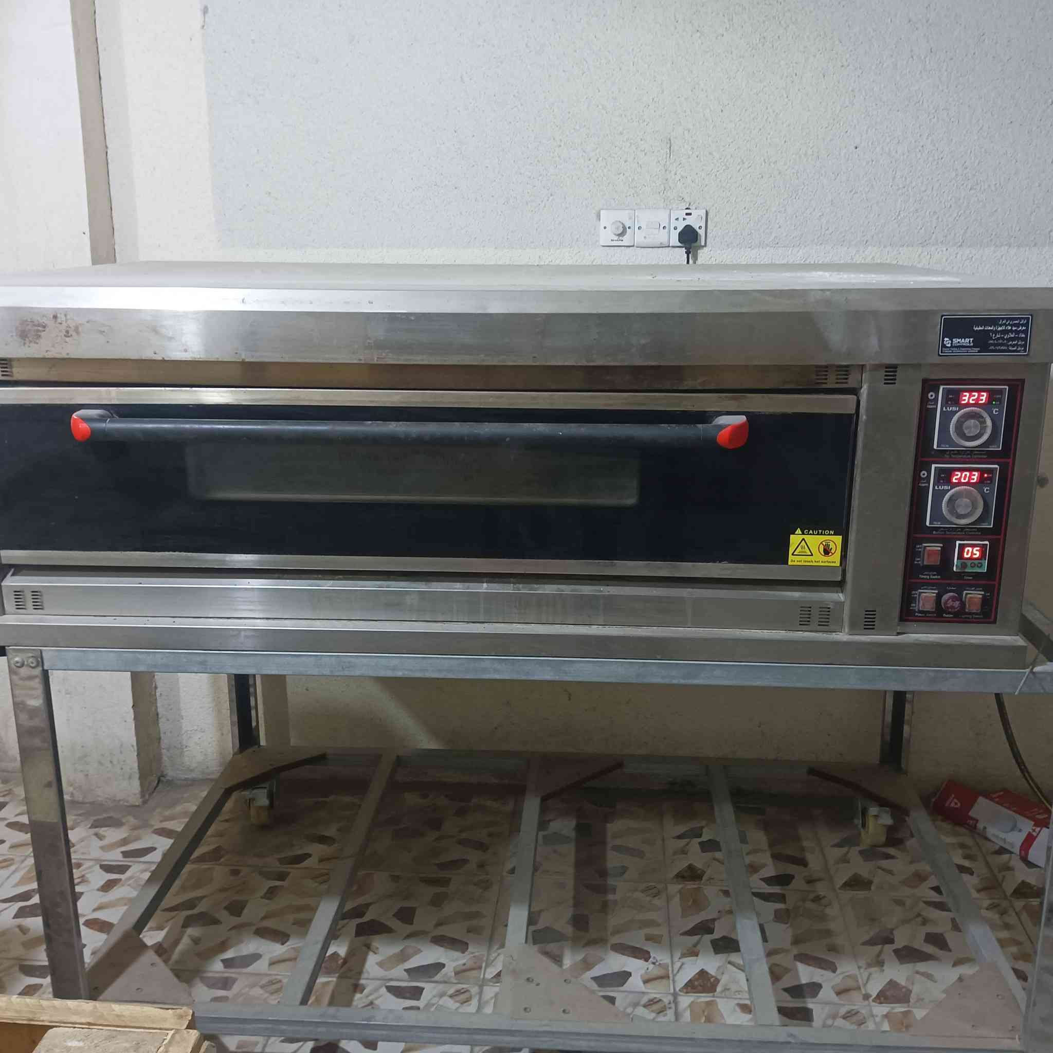 فرن جديد استخدام شهرين مع عجانة السعر مليون ونص وبيه مجال ***********
الي يريدة يتصل المكان بغداد الشعلة
