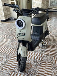 R9 • ٥ بطاريات ٣٦ أمبير • قليل الاستعمال