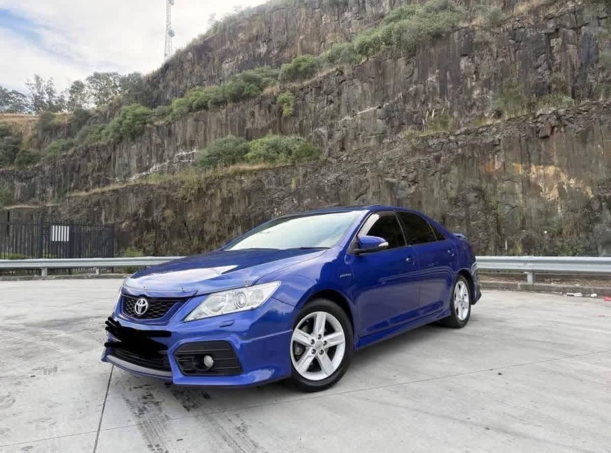 2013 Toyota Aurion Sportivo ZR6 Sedan (MY14) 3.5L Petrol 6 Speed Automatic Good condition 160,112 kms 

Extras 
-12 month Rego 
-2 Keys
-Sunroof
-Tinted windows
-Full Log Books 
-Full Service History 
-Just Been Serviced 
-2 Tone Leather Seat Option 
-Electric Seats 
-Memory Seats 
-Automatic Rear Window Blind 
-Genuine Toyota Bonnet Protector 
-Genuine Toyota Headlight Protector 
-Genuine Toyota Floor mats
-4 Bridgestone Tyres
-17 inch Genuine Toyota Alloy Wheels
-Front Parking Sensors 
-Rear Parking Sensors 
-Adaptive Cruise Control 
-Lane Assist 
-Navigation System 
-Reverse Camera 
-Bluetooth hands free 
-iPod connectivity 
-USB port 
-Aux port


**إذا كنت صاحب هذا الإعلان وتريد حذفه لأي سبب، رجاءا أرسل رسالة إلى الدعم الفني**