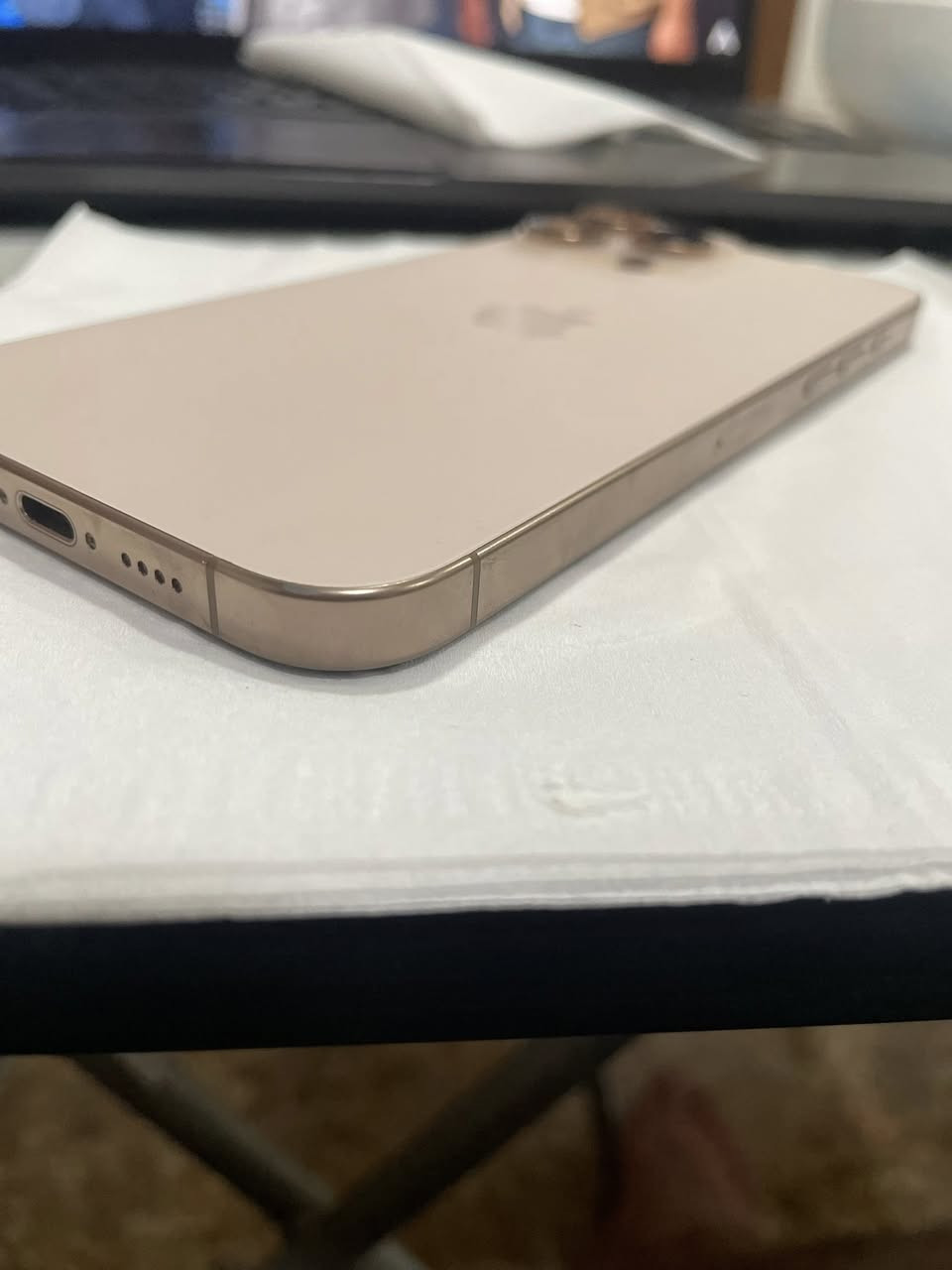 السلام عليكم
ايفون 16 برو ماكس 
جهاز نضيف كلشش 
بعده داخل الضمان 
ما مفتوح ولا بي شخط 
ذكره ٢٥٦ 
عنوان بغداد حي الجهاد
السعر 1,400,000
وقابل للتفاوض
***********
غير متواجد على الفيس واتساب و اتصال
