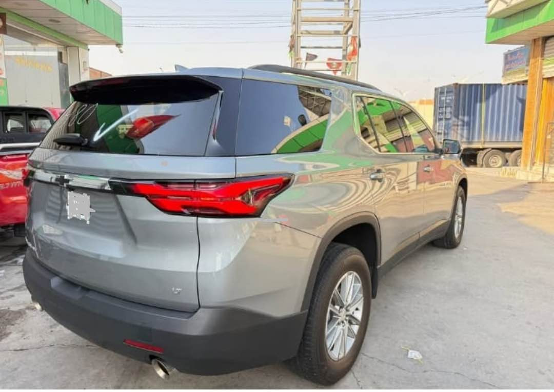 السلام عليكم دخول جديد
 مرقم بصره  
للبيع سياره ترافس LT موديل 2023 
الضرر تبديل جاملف مال تفصيخ نفس اللون فقط بدون صبغ
المواصفات 
 السياره شيفورلية ترافس 
 الموديل 2023 
 ماشية 20  بعدهي زيرو 
اوتو استوب اطفاء ذاتي 
 بصمات عدد 4 للابواب مع بصمة جنطة وبصمة تشغيل 
 وتشغيل عن بعد ورادار امامي مانع تصادم 
حساسات انحراف عند المسار 

 شاشة الدشبول كب قاصه 
شاحن لاسلكي ( واير ليس) 
كشنات مخمل + تدفئة بلكشن 
تدفئة بل كشنات 
تحكم فول كهرباء لكرسي السايق 
 السياره بنظام 3 قطع 
سايد بريك بصمة 
اشاير بالمرايا الجانبيه + نقطه عمياء 
تحكم استيرن جهتين بلوتوث وحاكيه وكروز سرعه وتحكم 
صوت نظام ABS مانع انزلاق + كشن منفصل هواي مواصفات بيهه السياره 7 راكب سياحي 
# السياره فور ويل منفصل 
السعر 315 وبيها مجال قليل جداً 
الاتصال *********** 
          *********** القرنة, البصرة
