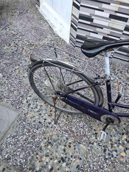 سلام عليكم بايسكل بناتي يابان نظيف وشغال كامل حجم ٢٦ السعر ٧٥ الف بي مجال لشراي قليل لاستفسار خاص موجود أو ***********
