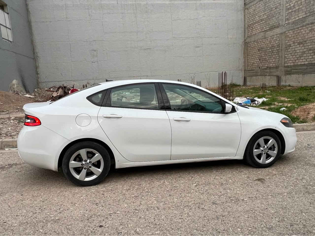 للبيع نقدا… دوج دارت ٢٠١٦… محرك ٤ سلندر… كير اوتو… السيارة كلين بدون ضربة صار بيهه طخه بسيطه بالهلال الخلفي فقط بين الباب والجاملغ… كلهه وضع شركة مابيهه برغي نقص… المكان دهوك… السعر ٩٣ ومجال… للاستفسار 
***********
*********** دهوك, العراق
