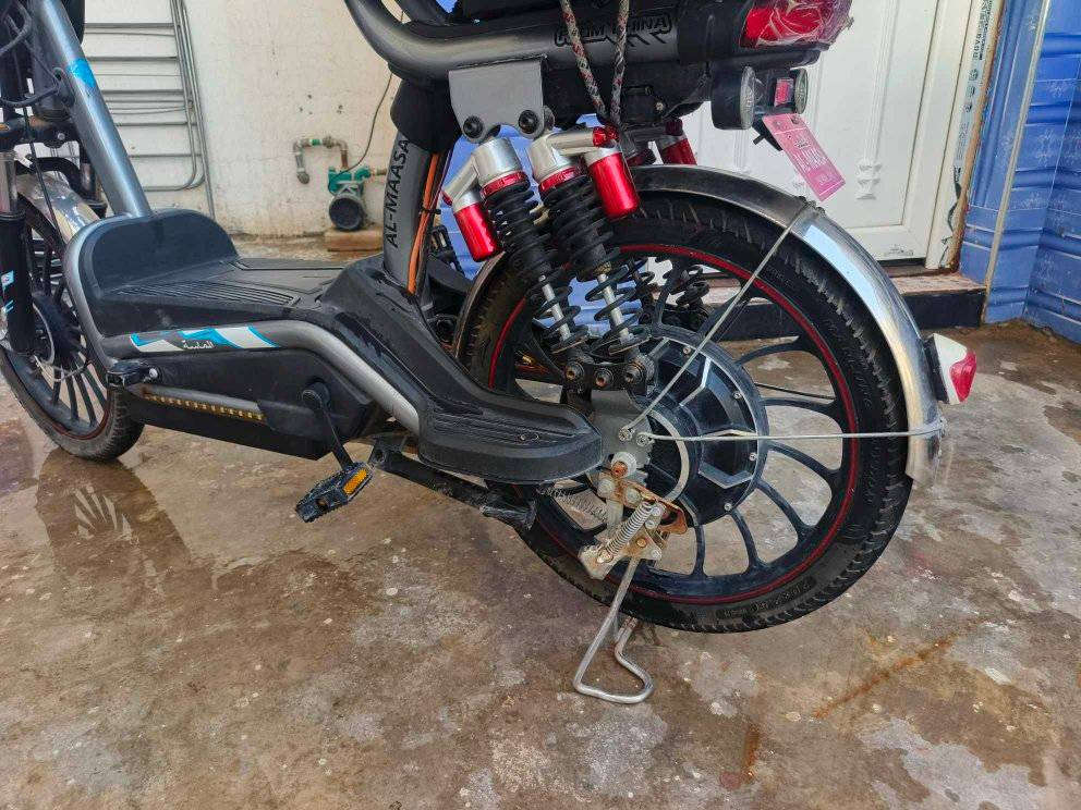 عندي دراجة شحن بعدها جديدة وتاركها صار اشهر
رايدها قفل ب ٢٧٥ الف
***********

الصقلاوية
