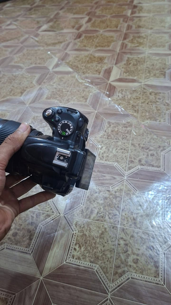 السلام عليكم 
كامره نيكون 5000d للبيع 
مع كافه ملحقاتها 
متوفر توصيل 
رقمي 
***********
