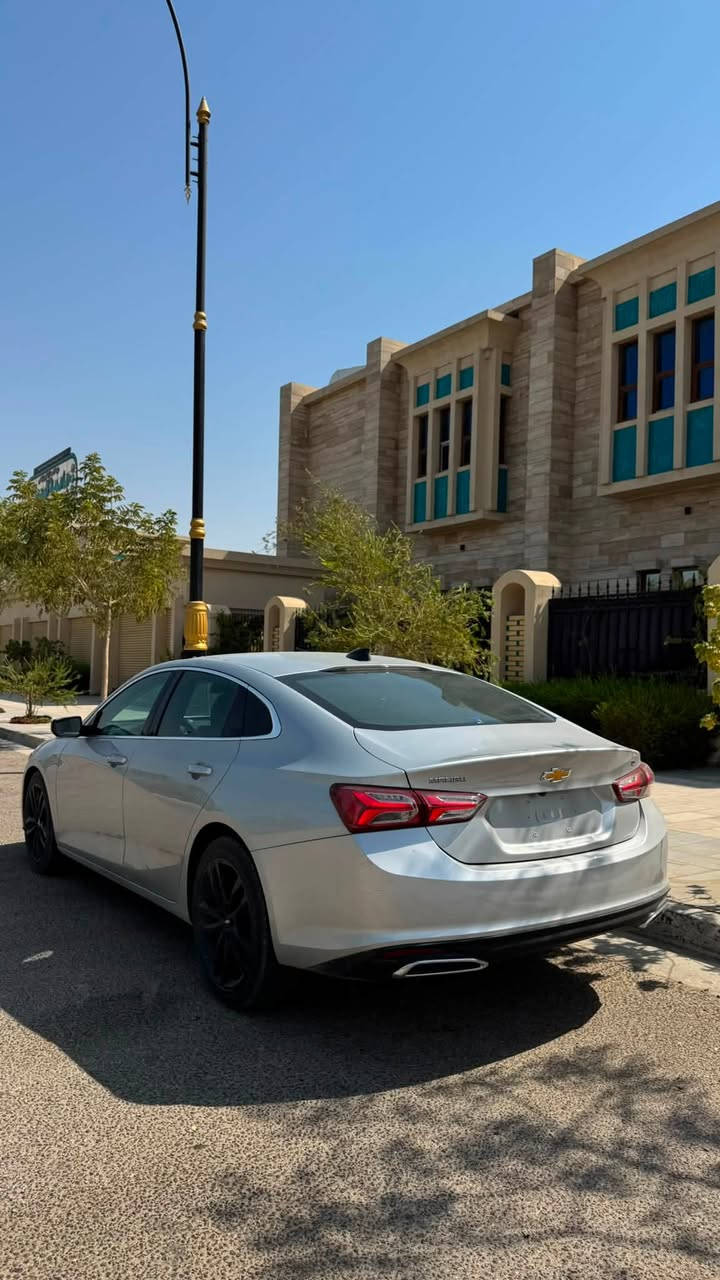 السلام عليكم 
للبيع ماليبو 2019 LT رقم بابل بسمي هزه جديده لوحات جديده تحويل ثاني يوم 
ماشيه 85 ميل 
وارد امريكي حادثها بنيد 
بيها صبغ بنيد وجاملغ. وابواب اثنين كلير 
ايرباك دركه فقط 
مواصفات ال lt معروفه 
شاشه كبيره 
كشنات تدفئه 
كشن كهرباء 
منضومه تبريد جديده وتبريدها ثلج 
ادامه كامله للمحرك 
بك لايت طياره اصلي من امريكا 
منضومة زنون كامله عالي وناصي 
وياله مال بريمير اصلي 
السياره نظيفه ومابيها نقوصات ونصبتها حلوه 
دسكات امامي خلفي جدد 
تايرات هم نظيفه 

السعر 93 ورقه وبيها مجال للشراي 
***********
مكان السياره كربلاء
