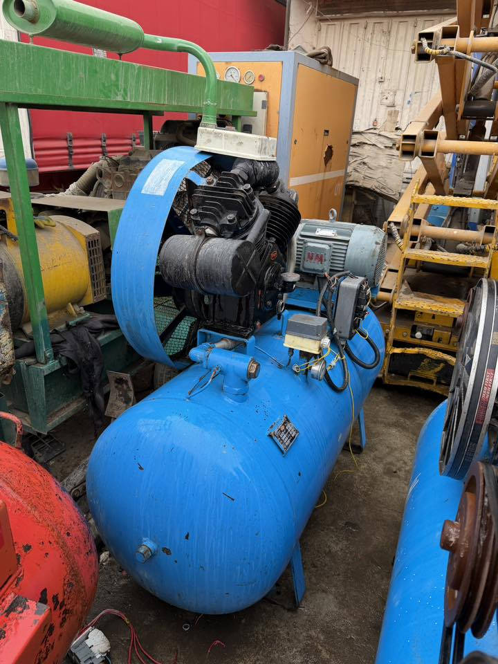 تم وصول كمبريسرات هواء ماركات باله اوربي عنوان بغداد باب الشيخ ***********
500لتر 

محلات النور ✅👍🏻
