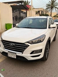 للبيع توكسان موديل ٢٠ رقم بغداد . بصمه و بصمة ابواب و كشنات جلد قرميدي...