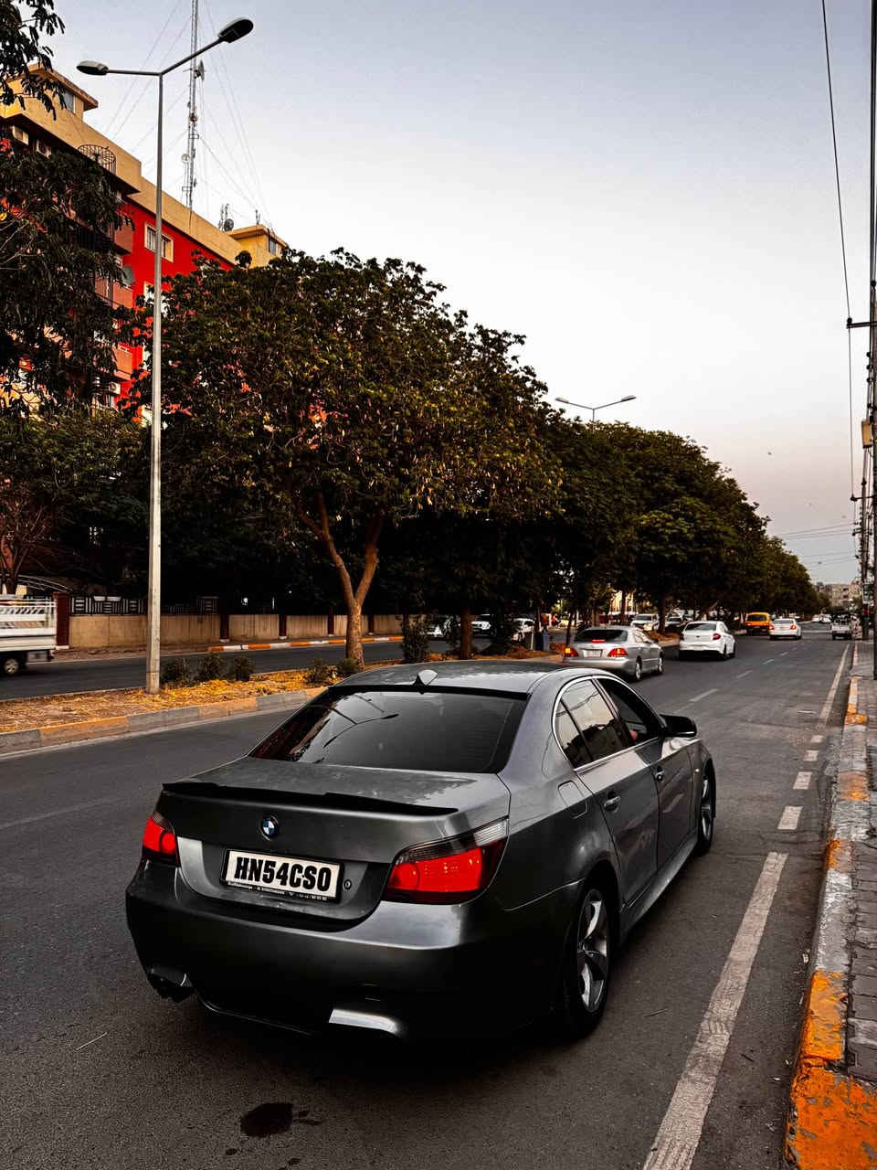 سەرەتا بەناوی خوا 
چاو و برۆ e60 2006
525 دەبڵ دیجیتاڵ ئۆتۆماتیک 6 بستۆن
گێڕ مەکینە ئەکسل 
ئەقڵێ گێڕ و مەکینە 
فویل پەمپ نۆزڵ پلاک پاتری بەشەرت 
کوشن جڵد و کارەبا و هتد...
بۆدی کید M5 
شکڵیم کردوە بە 2010 
هایدرۆلیکی گێڕ و مەکینە تازە گۆڕاوە
چوار تایەو ویلی بێ عەیب ، دەبڵی بێ عەیب
عەتەر جی سی ، هاوێنە باتمان ، قباخ لایت ،باڵی سەر سنووق M5 و هتد... 
سەیارەی ماڵە ماشااللەی ئەوێ  
فرۆشتن و گۆڕینەوە لەسەر دڵ گرتن 
گەر موشتەریت چات بکە 
ژ.م *********** كالار, السليمانية

