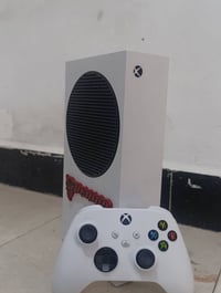 للبيع Xbox Series S سعة 512GB بحالة ممتازة جداً الجهاز استخدام مرتب ون...