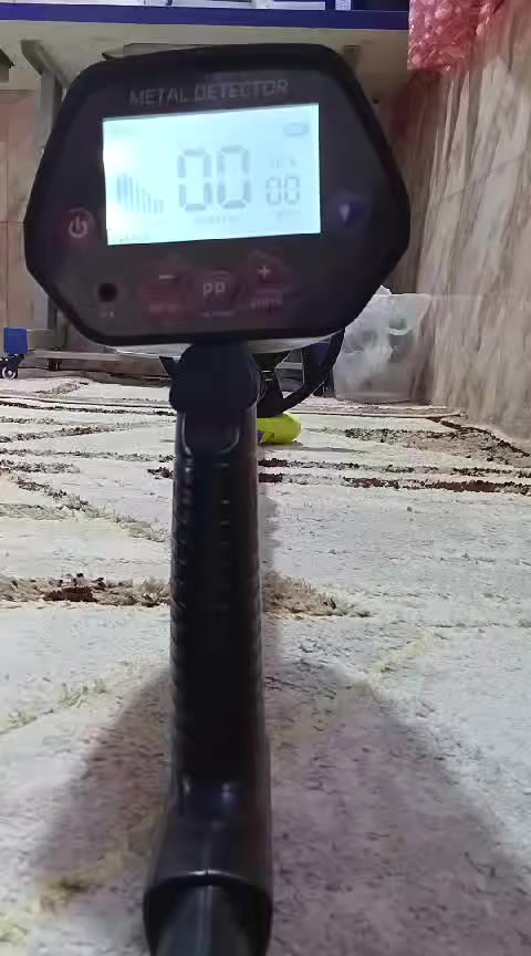 سلام عليكم جهاز كاشف الذهب للبيع نوعيه جيده بيه خاصيه عزل دبل ملف شراي يراسني ويتساب ادزله تفاصيل متوفر داخل العراق ***********
