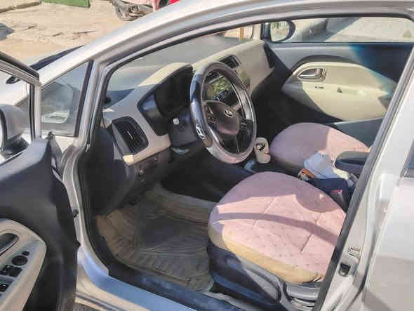 السلام عليكم كيى ريو موديل 2014سيارة خليجي بيهة بس جاملغ الأمامي وبية جراد قليل والباقي كفالة عامة مال جناي محرك ١٠٦٠٠ سعر٨٢وببة مجال ***********
