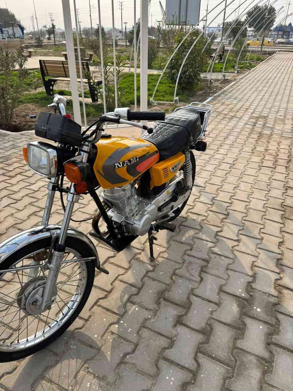 السلام عليكم للبيع
دراجة 4 كير نامه شلامجه شاصي اوراق اصولي وكيله نوار الباشا شاصي موديل 2022 لا مفطور ولا معوج (مكينه+تانكي وصفاحيات+كهربائيات كامله+صدر امامي) كلهن تعمير جديد 
السعر 1,300,000.   (مليون و٣٠٠ ) وبيها مجال 
دوانيه حي الجامعه 
***********
***********
