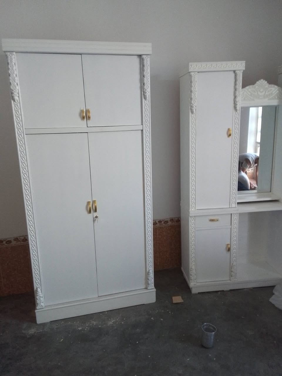 يوجد صباغ ابواب خشب وجراجيب وغرف نوم وكناتير وصبغ ابيض حراري العنوان/الرمادي/او الاتصال على الرقم/***********/او مراسله خاص/
