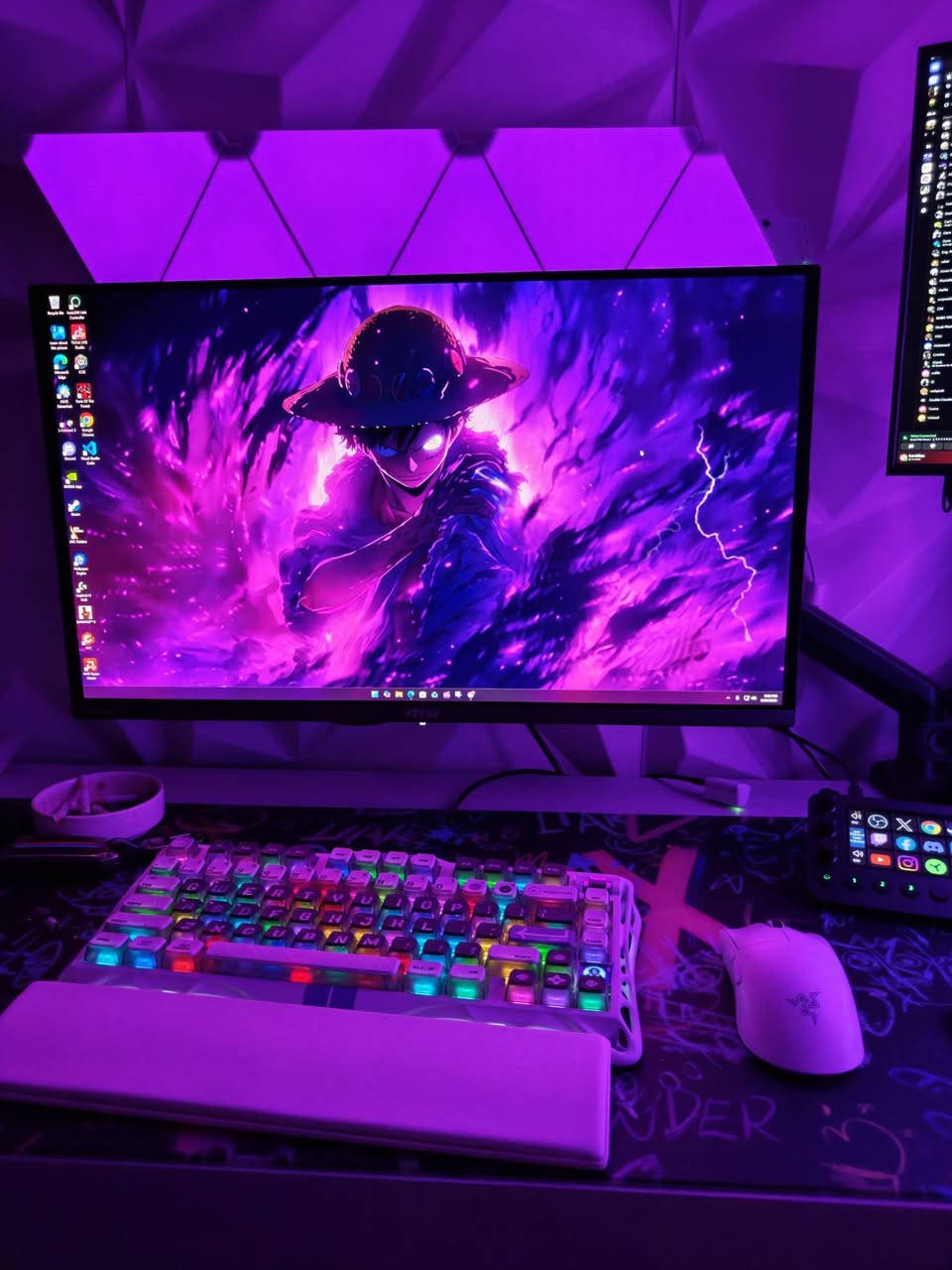 للبعع 
rtx5090 
r9950x3D 
ram 64GB 
motherboard x870-A
2Tb Samsung Evo plus 
custom loop 
case lian li xl 
9 fan lian li sl v3 lcd 
lian li lcd 

monitor 
msi 240hz 4K OLED 
keyboard 
gravarstar 
mouse 
razer viper v3 pro 

مکان اربیل


**إذا كنت صاحب هذا الإعلان وتريد حذفه لأي سبب، رجاءا أرسل رسالة إلى الدعم الفني**