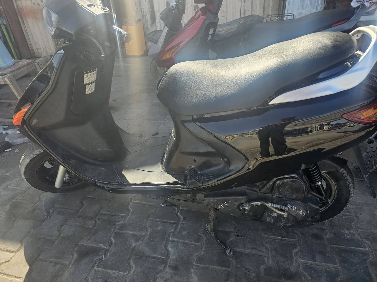 سلام عليكم فراشه فحل ياباني  للبيع حاويه
مكفوله من برغي مامفتوح صار فتره من طالعه من حاويه سلف هندر كله شغال السعر 550وبيه مجال بسيط العنوان كربلاء حي العسكري 
***********
