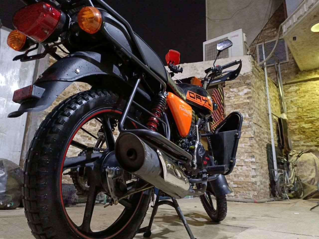 سلام عليكم
دايوان جبلي لون برتقالي مكفولة كفاله عامه ماعابره الالف كيلو صار ثاني تبديله دهن اله بعده لوك زيرو رقم وسنويه اربيل بسمي 
مكاني بغداد شارع فلسطين 
***********
