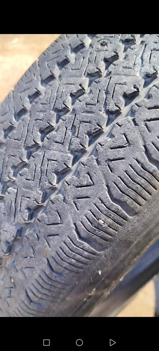 السلام عليكم عندي زوجين تايرات كوستر يعني 4 تكوك السعر 125 نوع التاير دلوب الهاتف ***********
