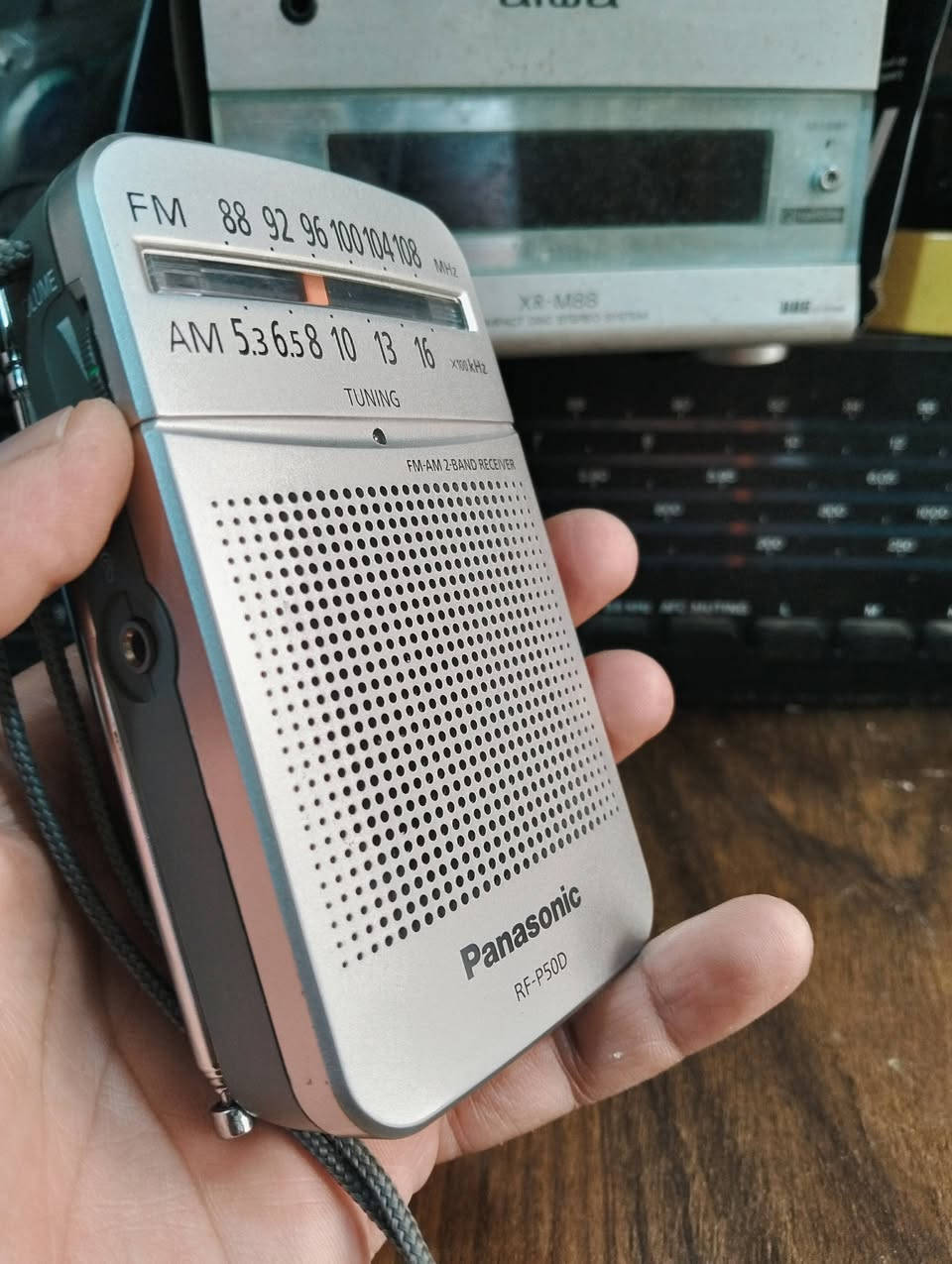 راديو بأنسونك Panasonic 
موجات الراديو FM AM 
يعمل باتري قلم عدد 2 
يوجد فديو بالمنشور يوضح التشغيل 
للحجز والاستفسار المراسله على الخاص


**إذا كنت صاحب هذا الإعلان وتريد حذفه لأي سبب، رجاءا أرسل رسالة إلى الدعم الفني**