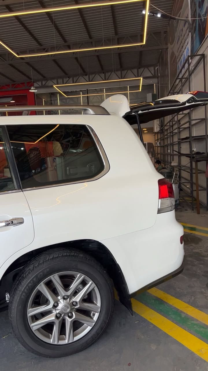 لكزس 2015 5.7LX
بريم اصل مكفوله كفاله عامه السياره من الدعاميه لدعاميه 
فوول موصفات
محركV8.570 ماشى.168الف
مواصفات الكزس معروفه.فوول LX.5.700
داخل احمر اصلل  🍒
سياره جاهزه وجديده جدا وستعمال شخصي طخم تاير جديد دنلوب ياباني قبل سبوع شاده مابيها نقص ترايك للسعوديه بيها
السعر عالاتصال
***********

مكان السياره ميسان العماره
