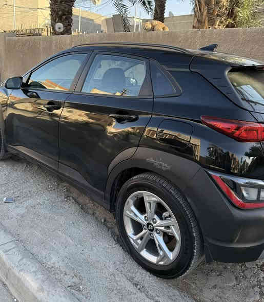 عليكم السلام 
كونا ٢٠٠٢٢ 
محرك ٢٠٠٠
ماشيه ٢٦٠٠٠ 
رقم بغداد 
بصمة وحساس ورادار ومواصفات اخرى 
مكانها بغداد الكرخ 
***********
