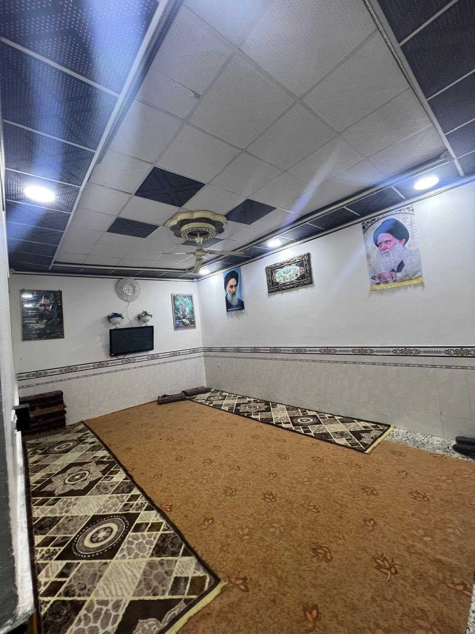 سلام عليكم بيت للبيع حي الحسين الحيانيه شارع الصنكر قرب المستطيل ) البيت بناء حديث طابو صرف طابقين يحتوي على 5 غرف وباقي المشتملات بيت جاهز لسكن  ركن مساحه 175 سعر المطلوب 155 الاستفسار اتصل ***********
