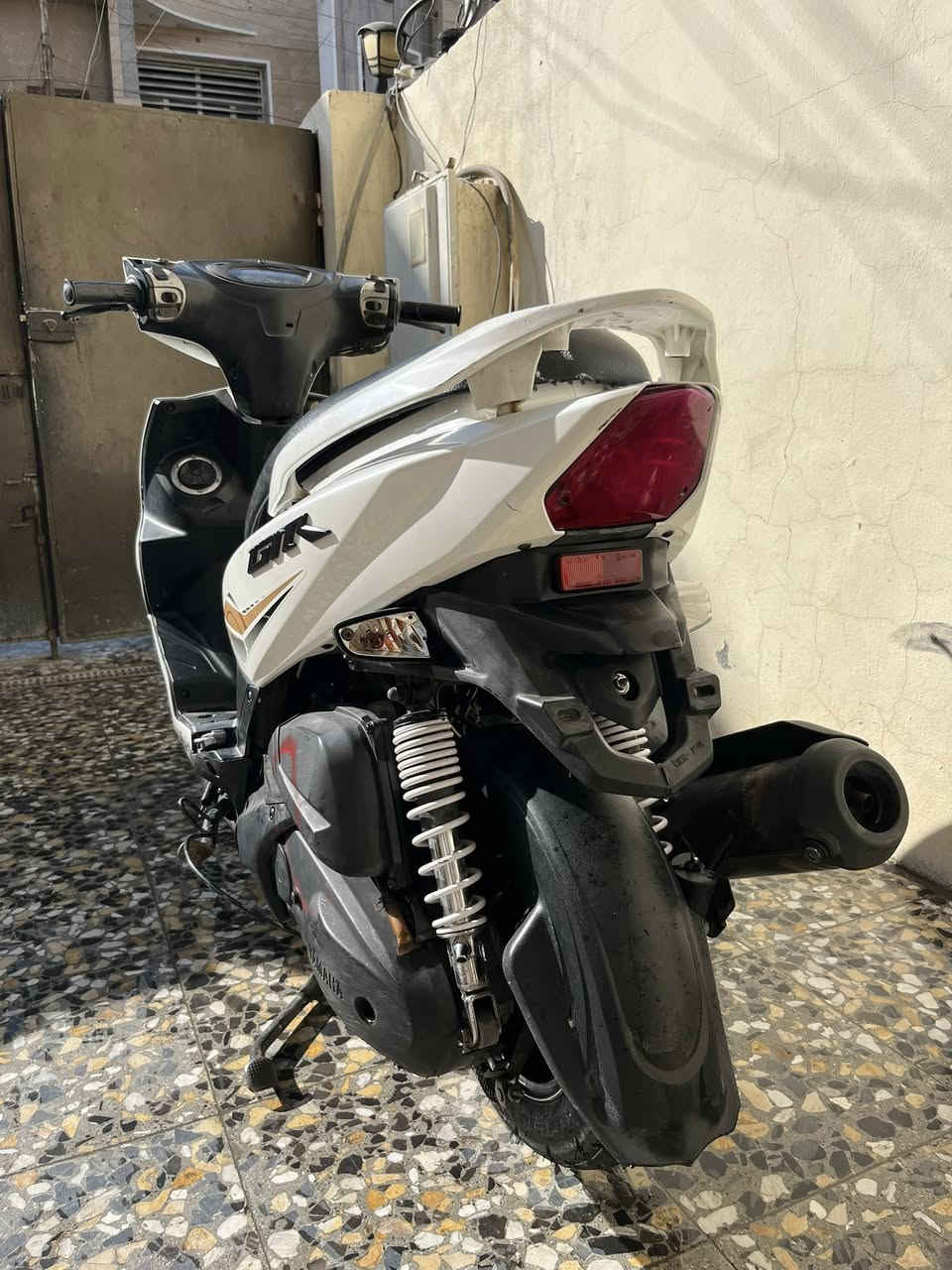 السلام عليكم جيتي ار للبيع الدراجة بيها نقوصات بسيطة يحتاجلها ادامة المكينة نضيفة لا مجفتة ولا مفتوحة شرط مصارلها هواي من طالعة من الرمبة بشهر الخامس السعر 700 وبيها مجال العنوان بغداد الغزالية للاستفسار *********** بي واتساب هم
