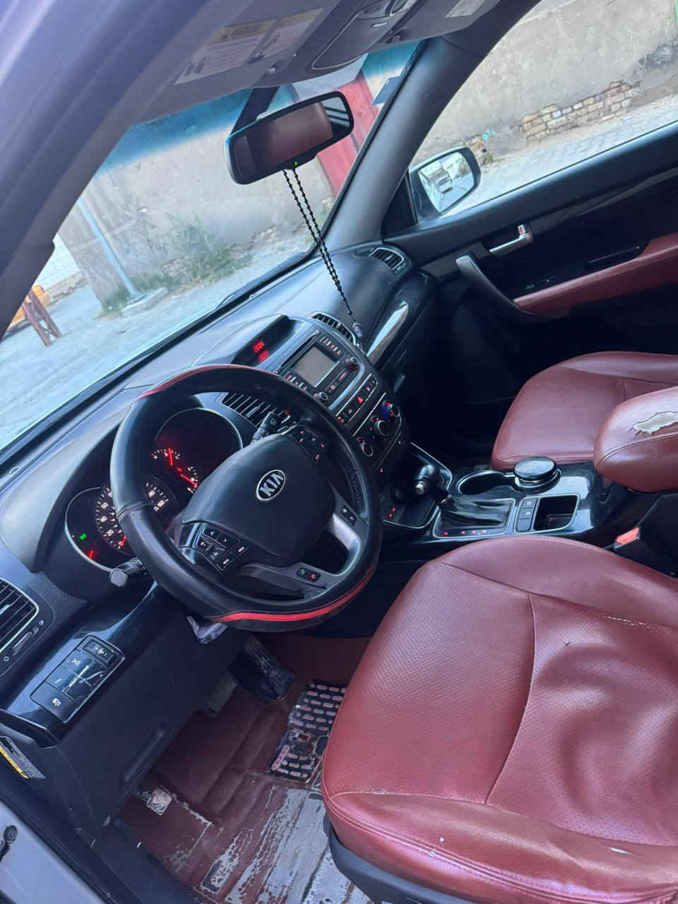 اللهم صل على محمد وال محمد لبيع كيا سورنتو موديل 2014 وارد امريكي بيها 4 قطع صبغ فقط بدون فتح ولا تبديل ولا معجون صبغ فقط والباقي كفاله رقم بغداد نكليزي جديده تحويل مباشر بسم المشتري محرك 2400 كير ومحرك شرط حداديه تبريد تدفئه شغال تخم تاير جديد كهربائيات كله شغاله ماشيه 120 حقيقي سياره جديده وجاهزه ووبل العافيه عل ياخذه مكان سياره سماوه قضاء رميثه سعره 135 وبيها مجال بيع او مراوس ***********
