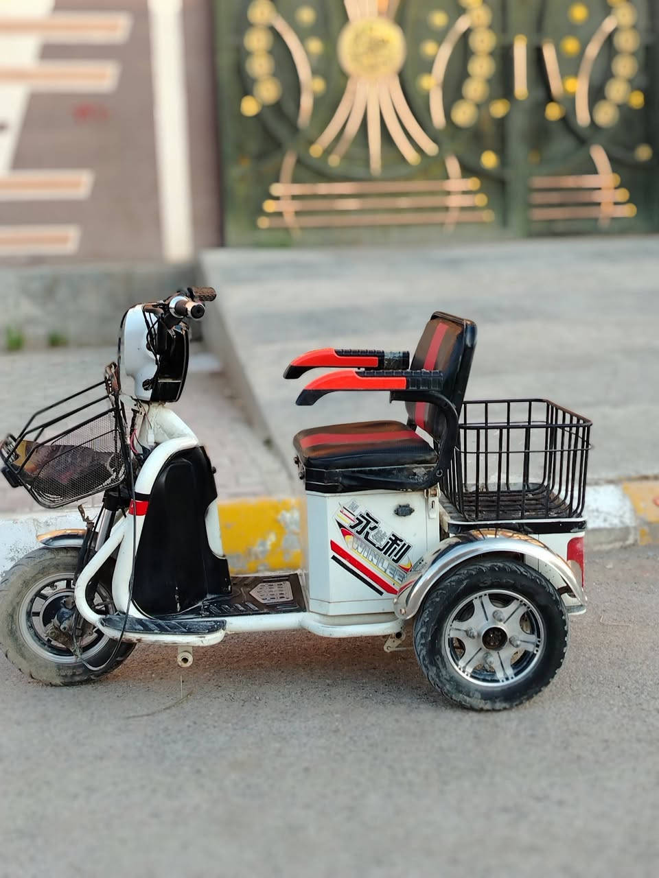 السلام عليكم
دراجه شحن للبيع 3عجلات كلش نضيفه 
سله امامي وخلفي تكون احد نفر واحد فقط🚴‍♀️ 

للاستفسار: خاص


**إذا كنت صاحب هذا الإعلان وتريد حذفه لأي سبب، رجاءا أرسل رسالة إلى الدعم الفني**