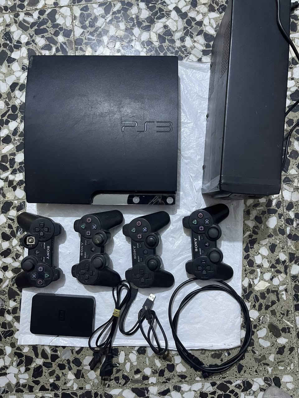 مجموعة غراض بلي ثري سلم شغال  يشتغل گلوب ويطفى سالت على العطل مالته يسونه اباب الشرجي ب 20 الف 
ملحقات كامله مع يو بي اس  اس يحتاج بطارية اعتقد  لان طافي حالياً  وياه 4 جوستيكات وحده تشتغل گلوب والباقيات عاطلات وايضاً هارد خارجي هالموجود وكيبلات شغاله كاملة 
السعر 75  بي مجال قليل للشراي حگ الجية 
مكاني بغداد حي اور ام الكبر والغزلان مقابيل المدينة قطاع 26 
ما انتظر اي احد يخابرني ويجي عليه ابيع تفحص وتاخذ 
رقمي ***********
