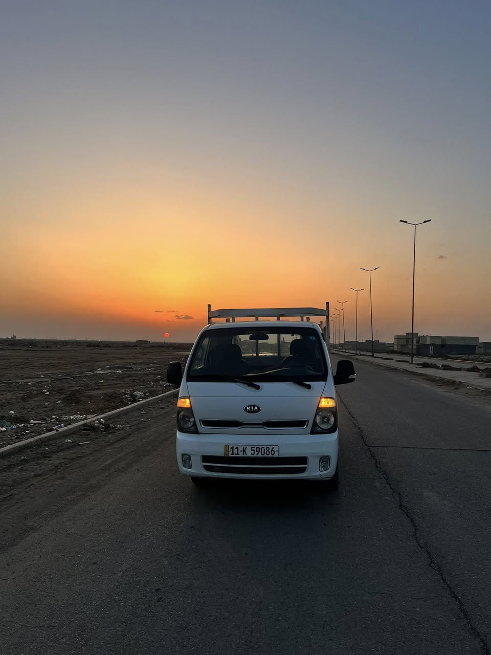 السلام عليكم كيا حمل  رقم بغداد جديد تحويل مباشر موديل 2017 كفاله سيارة بس بيها بارد باب الصدر موضح بالصورة واللغد هم السعر 117وبيه مجال قليل مكان سياره بغداد شارع فلسطين .   استفسار ***********///***********رجاءاً الموشراي لايتصل.
