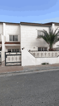 بيت للبيع في القرية الإيطالية 2 

200 متر. طابقين 

***********
