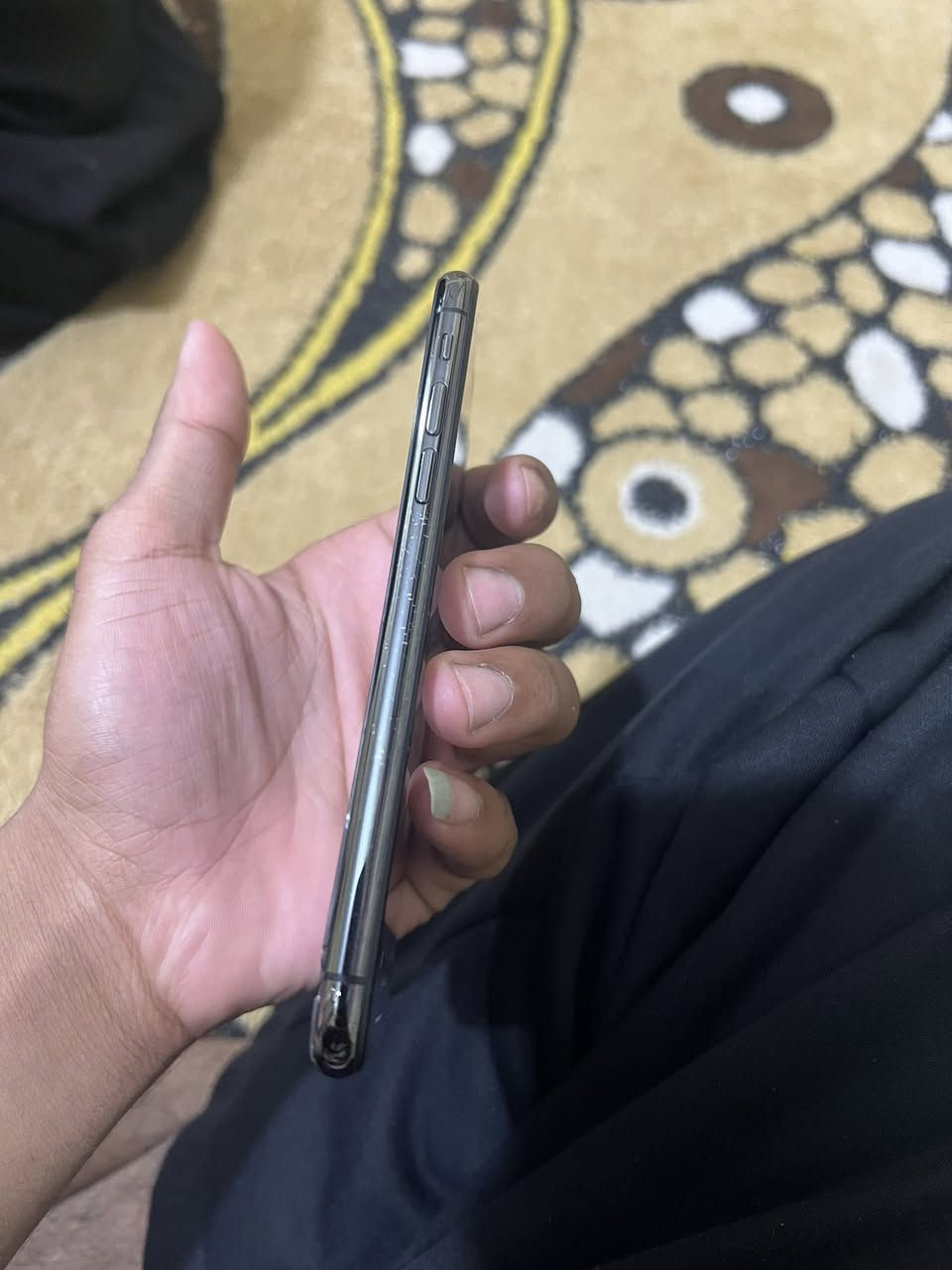 سلام عليكم آيفون اكس العادي جهاز جديد ذاكرته 256 بي فطر بضهر ما ماثر عليه سعر100وبي مجال مكاني بصره***********
