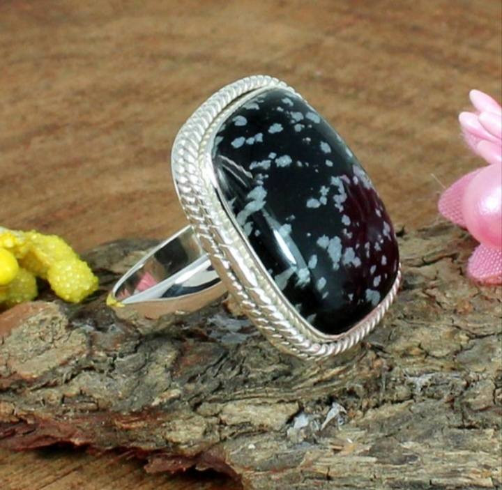 ✨ Snow Obsidian… The Protective Black & White Gem ❄️🖤
✨ حجر الأوبسيدان الثلجي… حجر الحماية والطاقة المتوازنة ❄️🖤
💎 الخصائص:
اللون: أسود مع بقع بيضاء طبيعية تشبه الثلج 🌨️
اللمعان: زجاجي ولمعان جذاب
الأصل: الولايات المتحدة، المكسيك، اليابان
🔹 الطاقة:
حجر الحماية من الطاقات السلبية ويعطي التوازن الداخلي والهدوء النفسي 🧘‍♂️💫
💍 الاستخدام في الحلي:
خواتم، قلائد، أساور… لمسة غامضة وفريدة لكل إطلالة 😍
💰 السعر:
من 15$ إلى 120$ للقيراط حسب الجودة
⚠️ معلومة مهمة:
حجر الأوبسيدان هش نسبيًا، يجب الحذر عند الاستعمال
👇 هل أعجبك هذا الحجر؟
اكتب رأيك في التعليقات 💬
📌 تابع صفحتنا لاكتشاف المزيد من الأحجار النادرة والفريدة 💎🔥


**إذا كنت صاحب هذا الإعلان وتريد حذفه لأي سبب، رجاءا أرسل رسالة إلى الدعم الفني**