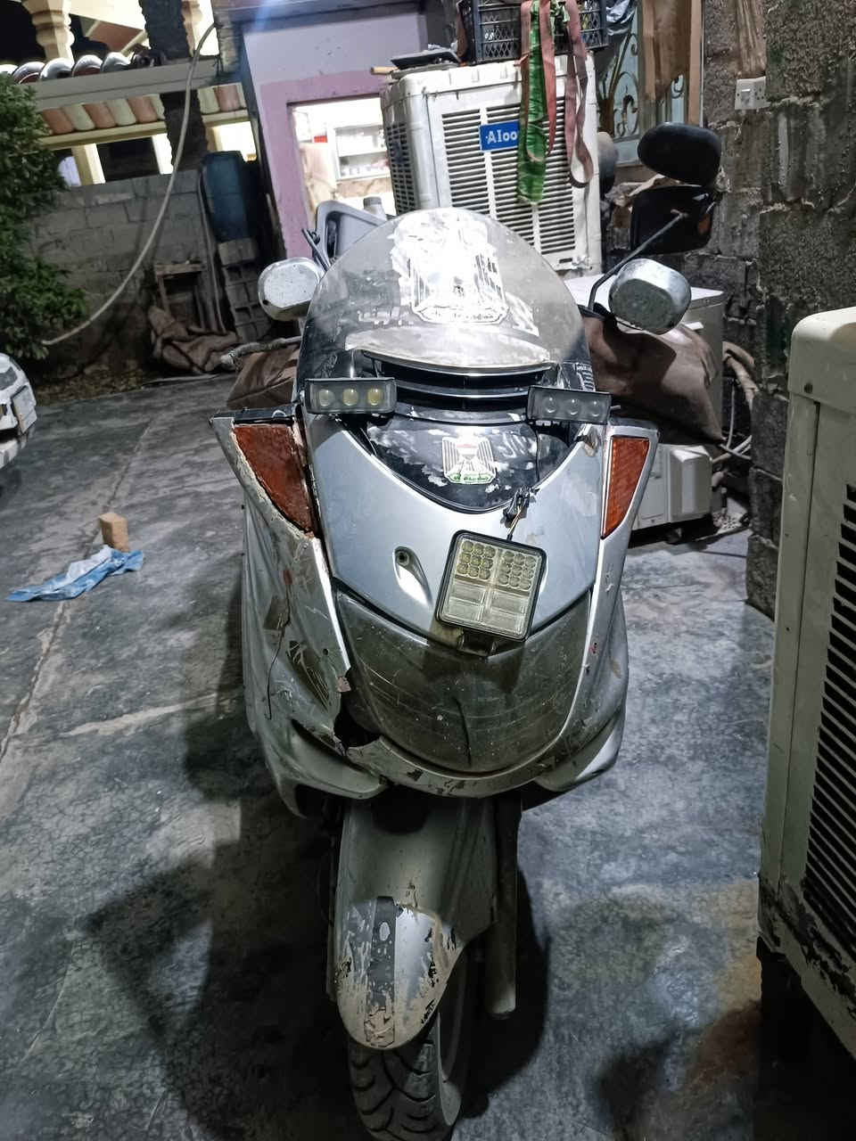 ماجستا للبيع فقط مكاتبه بيها  مكينه مامفتوحه كفراتها 50% 
استان حساس واستان ثنائي بس طاك يرادله بس لحيم ماعندي مجال الحمه دراجه خير من الله  سعرها 500 الف وبيها مجال للشراي مكاني بغداد بسمايه قريه 10 واذا اكو مراوس بفورزه صفر 10 أو 12 هم اراوس 
***********
