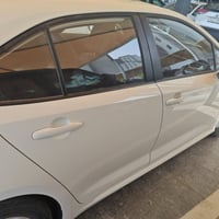 كورولا هايبرد 2024 للبيع  الشكل الخليجي العلامه السوده السياره مواصفات...