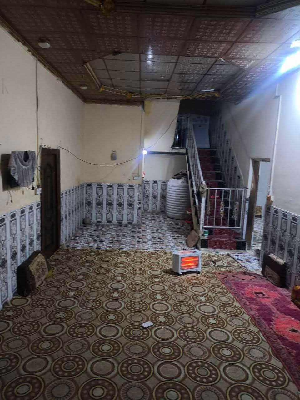 سلام عليكم بيت البيع البصره زبير الدواجن
ثاني بيت علا شارع متوفر ماء وكهرباء وماي تحليه حلو 
تفاصيل بيت بل فيديو سعر نتصل ***********مستعجل علا بيع كلش مساحه 300

