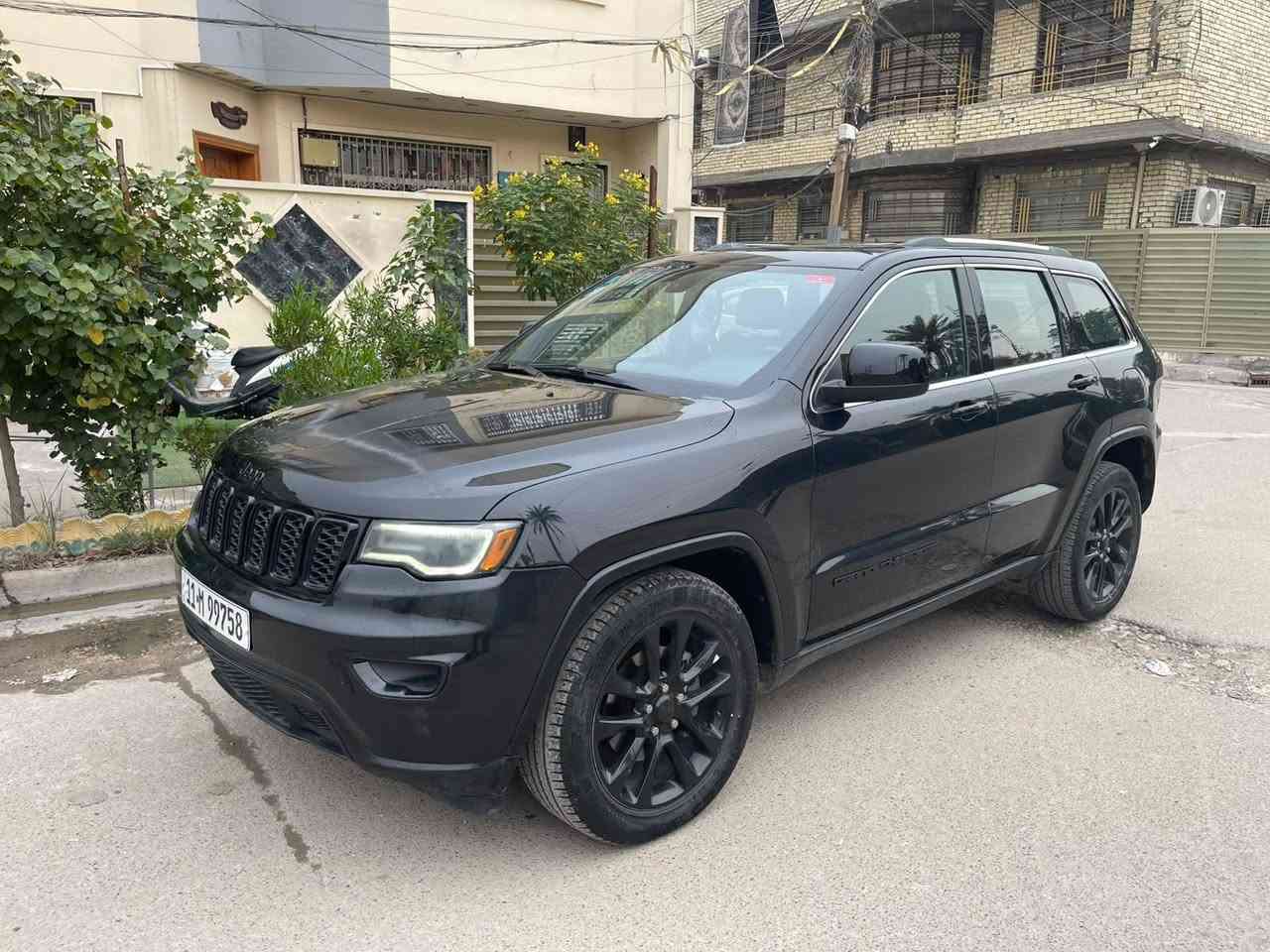 سلام عليكم جيب لاريدو بلاك توب لمتد فول داخل اس احمر معروفه لمواصفات الي بيه ولسونار مرفق مع النشر مكان بغداد بيه تلث قطع السياره حلوه وجاهزه لاخر حبايه ***********

