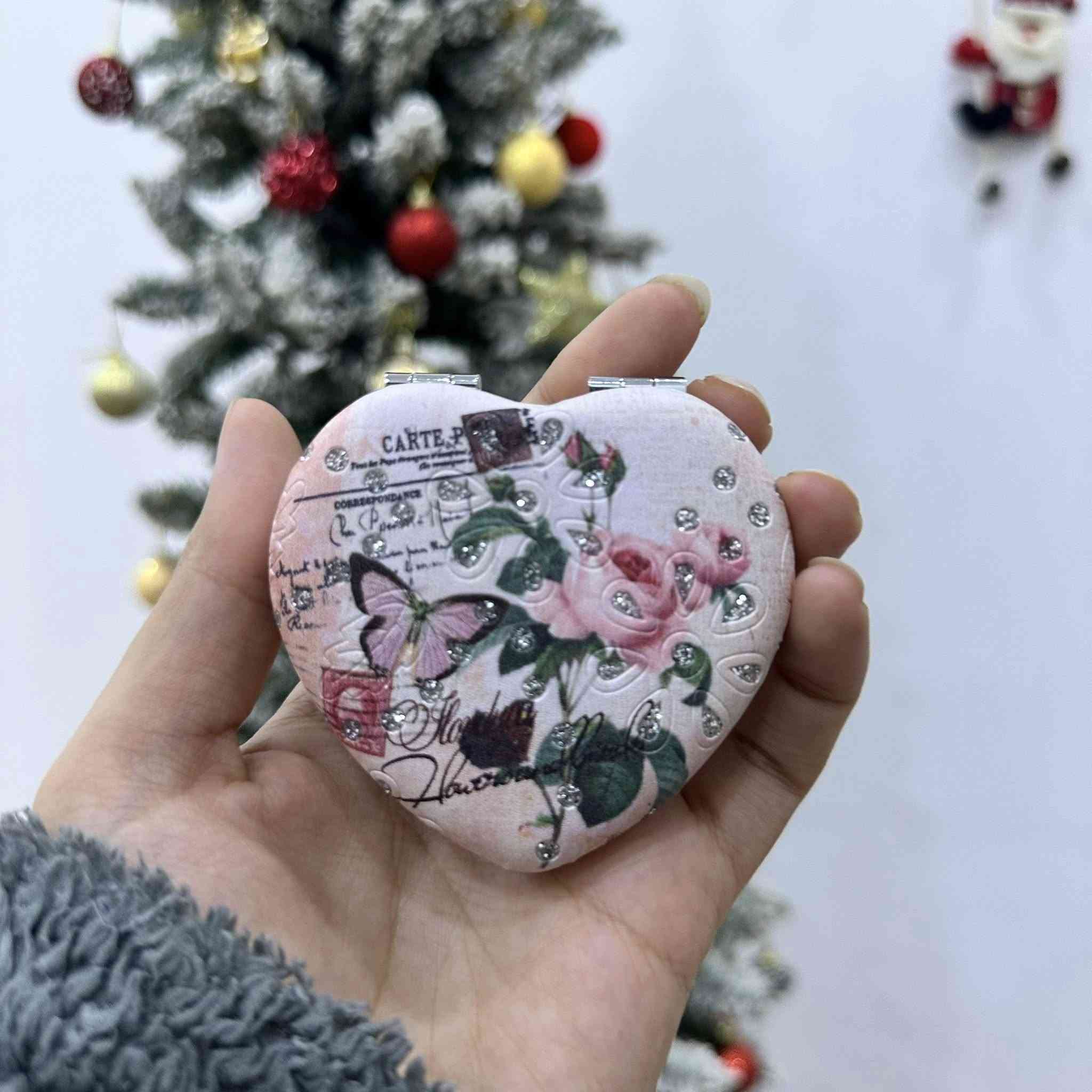 مرايا صغيرة وانيقه ونازكه تنحط بالجنط وبيها مكبر
بسعر مناسب جدا


**إذا كنت صاحب هذا الإعلان وتريد حذفه لأي سبب، رجاءا أرسل رسالة إلى الدعم الفني**