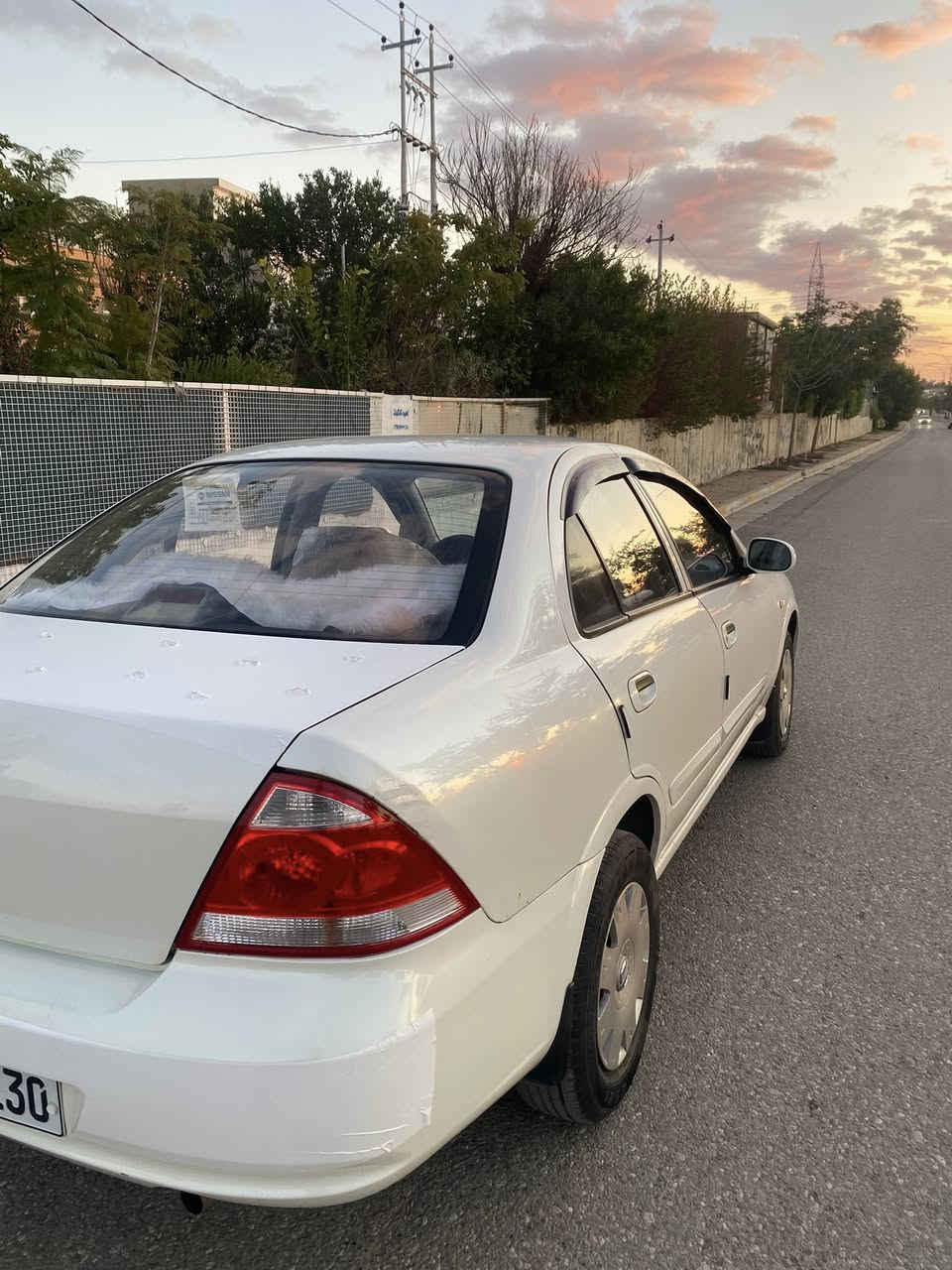 نيسان صني ٢٠١٠ سياره يه كه به نمونه ي ماوه ته وه مال دوسته نه دعم نه صبوغ هيجي نيه گير مه كينه  كاره بايي هه مووي به شه رت 
جوار تايه ي تازه ي له ژيرايه  سه نه وي تازه يه و ده فته ر بانزيني هه يه 
***********
***********
