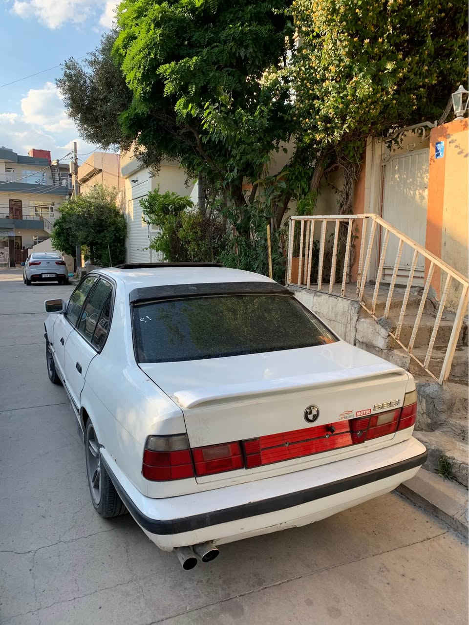 سەرەتا بەناوی خوایگەورە بیئێم 525 گێڕتۆماتیک سەیارەکە علوجە مۆدێلی ١٩٩٠ سەیارەکە دەعمی نییە مەکینەو گێری زۆر مەزبوتە کارەبای هەموو گیانی ئیش ئەکا تەقەو رەقەی نییە سڵیتی مەزبوت ئیش ئەکا سەیارەکە هەیکەلی جوانە نرخی 25 گەڵاو مەعامەلە تکایە گەرموشتەرینی سەرمان مەهێشێنە شوێن سلێمانی ژ.م :*********** Singapore
