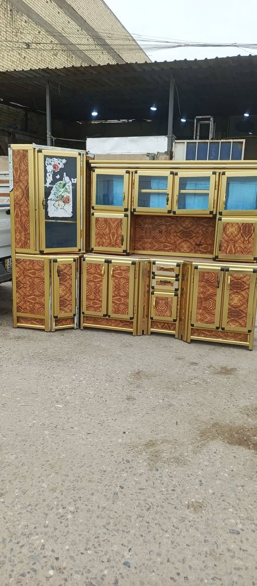 كاونتر مترين وزاويه مثلثه  مستعمل قليل سعره 350 مكان بصره حي الاصدقاء ***********
