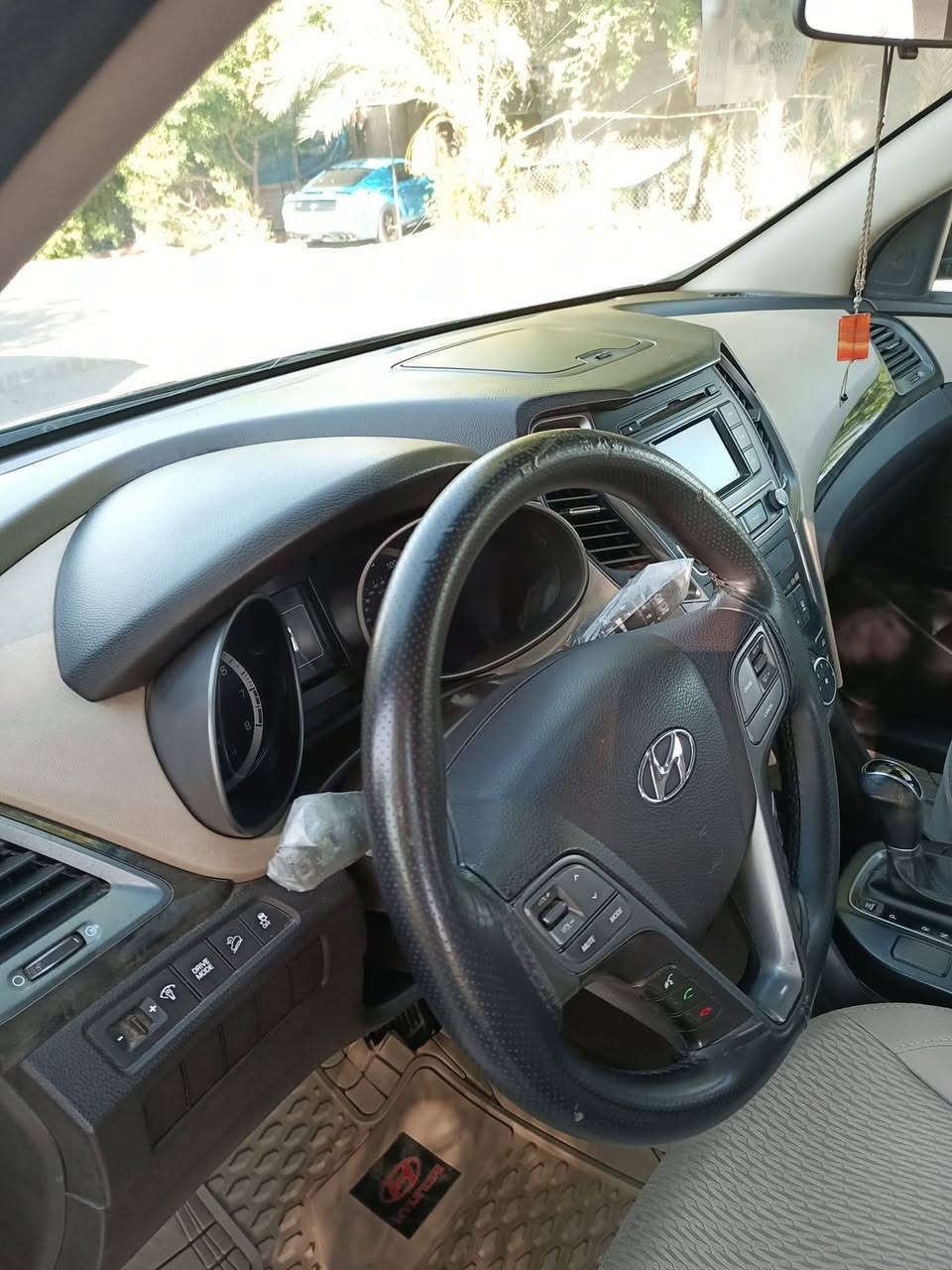 السلام عليكم .. 
للبيع فقط بدون مراوس ..
سنتافي 18 وارد امريكي فئة sport بدون ايرباك الضرر بالصندوق جوة الرقم  فقط السيارة ليبل واحد ماشية 80 ألف جاهزة مكينة تبريد ثلج صدر أمامي وخلفي نظيف تخم تاير باتري جديد
 رقم بغداد بسمي مكاني بغداد كفاءات السيدية
السعر 165 وبيها مجال للشراي 
السيارة على ايد وحدة ومستوردها 
للتواصل على الرقم ***********
 وبالتوفيق للجميع أن شاء الله.
