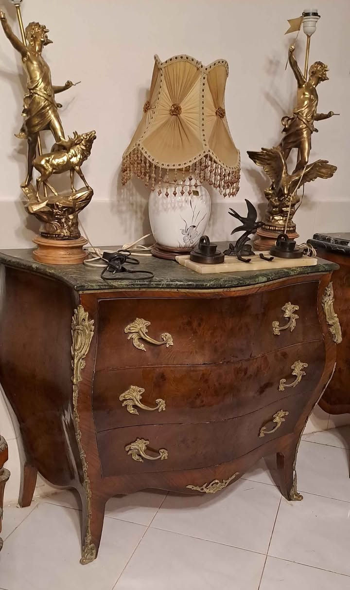 بايوه بالادراج محلى بالنحاس كبير عرض ١٠٥ سم ارتفاع ٩٠ سم تفاصيل رائعه للتواصل موبيل وواتساب ٠١٠٢٣٣٤٢٢٣٣ القاهرة, مصر


**إذا كنت صاحب هذا الإعلان وتريد حذفه لأي سبب، رجاءا أرسل رسالة إلى الدعم الفني**